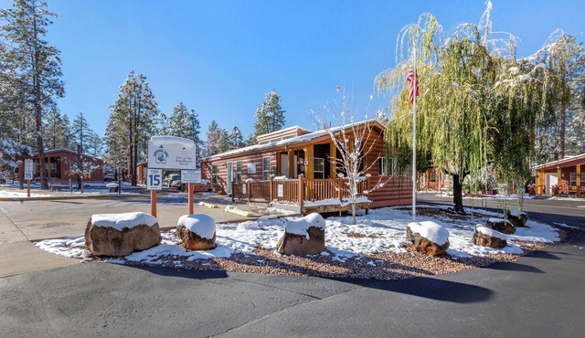 Your Arizona Adventure: 2 Spacious Units, Peaceful Property with Free Parking