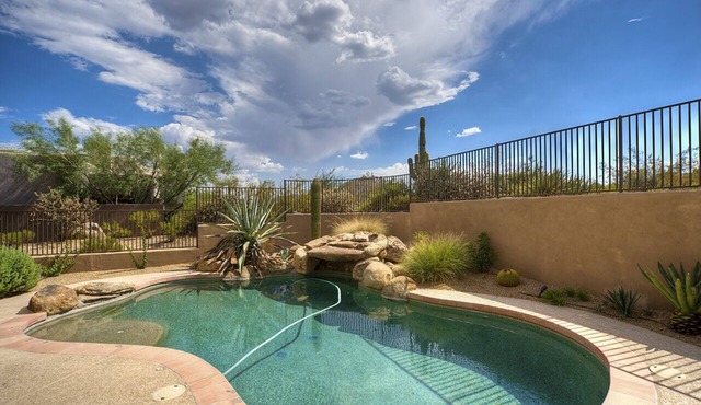 Your Private Resort - Beautiful Pool And Open Floor Plan!