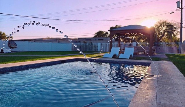 Your Scottsdale Oasis Awaits Spacious 5-bed home in brilliant Scottsdale AC WiFi