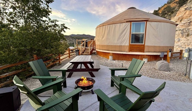 Yurt Overlook #6 w/stargazing near Zion & Bryce