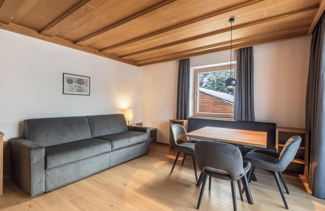 Apartment "La Grambla Mont Seuc" with Mountain View, Balcony & Wi-Fi