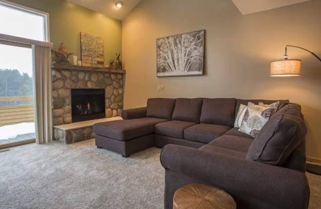 Beautiful 2 Bedroom Loft, 2 Bath Condo at Trout Creek #56. Close to Skiing, Golf, Beaches, Biking