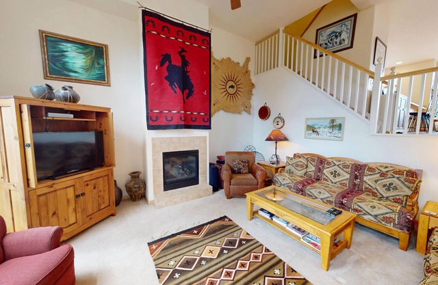 Big End Unit, Deck! Near Lake Trail. Easy Drive to Dining, Activities, Events