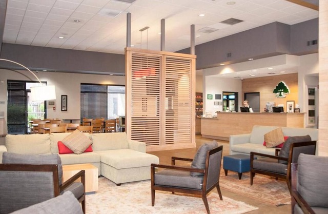 Hidden Gem In Arizona! Modern Queen Bed, Pool, Fitness Center, Parking