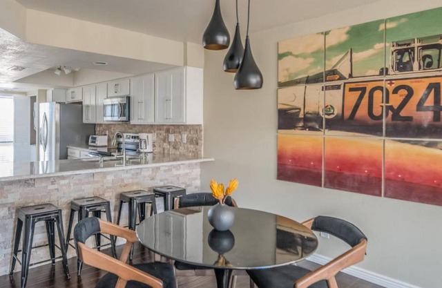 Luxury 2BR in Scottsdale #235 by WanderJaunt
