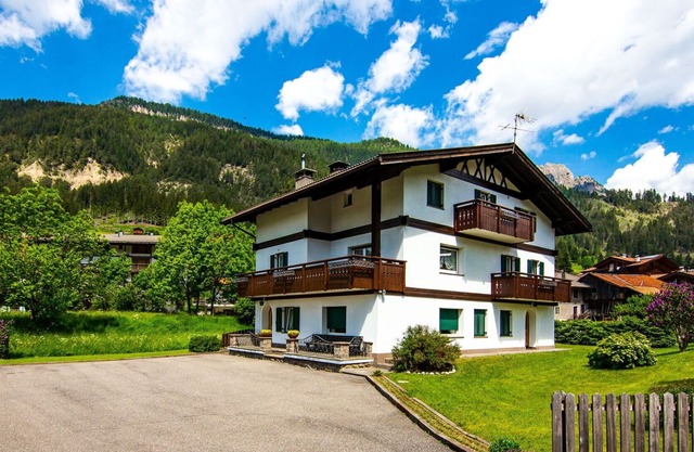 Nice apartment for 4 people with WIFI, TV, balcony and parking