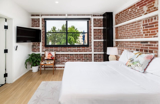 The Brick Hotel Oceanside 
