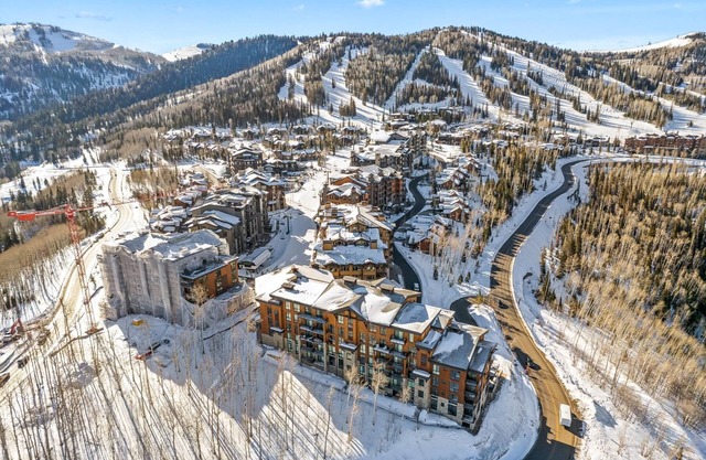Slopeside Studio Condo in Empire Pass with Mountain Views