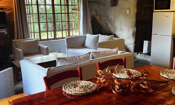 Uthukela District Municipality House | 100 m² Farmhouse ∙ 3 bedrooms ∙ 8 guests