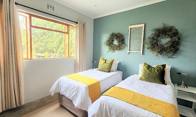 Nottingham Road House | 150 m² House ∙ 3 bedrooms ∙ 6 guests