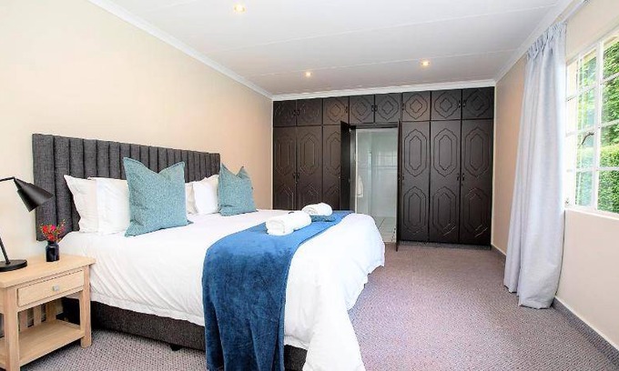 Nottingham Road House | 150 m² House ∙ 4 bedrooms ∙ 8 guests