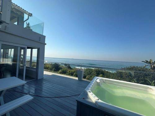 Umdloti House | 250 m² House ∙ 6 bedrooms ∙ 13 guests