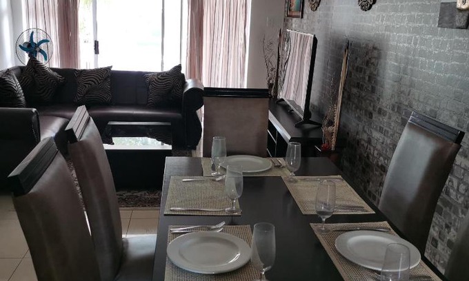 Illovo Beach Apartment | 40 La Mer Beach Front Apartment