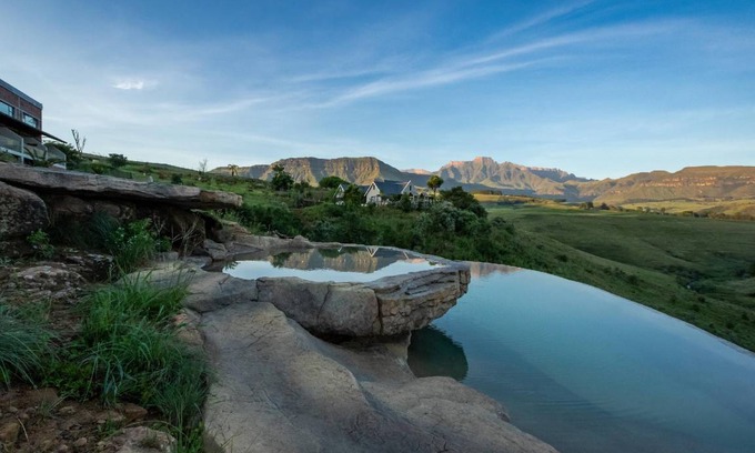 Dragon Peaks Hotel | 60 m² Hotel ∙ 4 guests