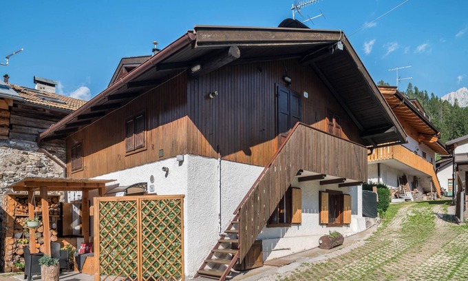 Moena Apartment | Apartment 'Ciasa De Lucky' with Mountain View, Private Terrace and Wi-Fi