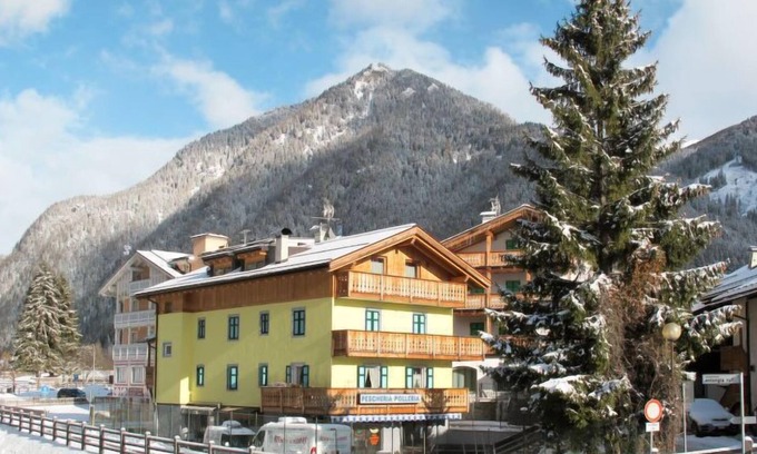 San Giovanni di Fassa Apartment | Apartment Rossetti in Pozza di Fassa - 14 persons, 4 bedrooms