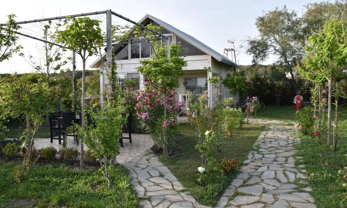 Velipoje Villa | Beachfront, Tirana Guest House