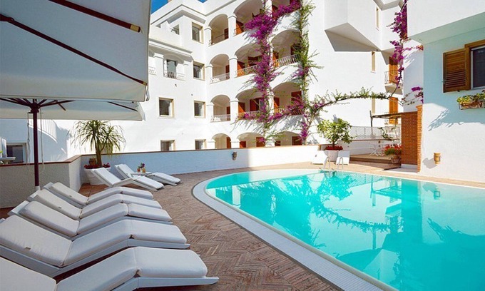 Minori House | Casa Alloro C: A welcoming apartment located in the center of Minori and a few meters from the sea.