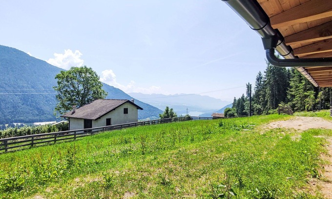 Livo Villa | Cosy apartment in villa for 4 guests with WIFI, TV, patio and panoramic view