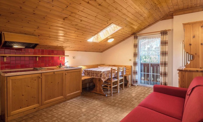 Alba Apartment | Holiday Apartment Casa Lorenz 4 with Mountain View, Wi-Fi and Garden