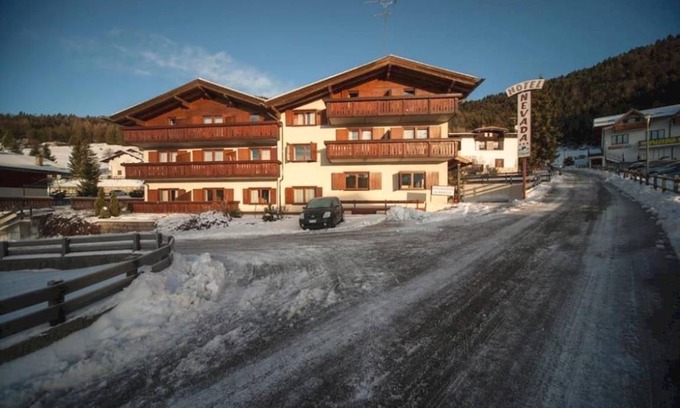 Costa Hotel | Hotel ∙ 3 guests