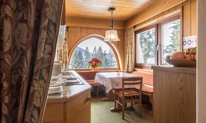 Selva di Val Gardena Apartment | Kleine Gartenwohnung Haus Forelle