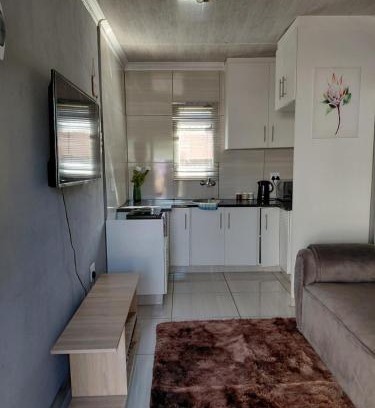Newcastle Apartment | Mama R's STUDIO 2