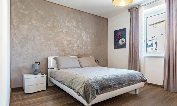 Ville d'Anaunia Apartment | Modern Apartment "Villa Vacanze Renetta" with Mountain View & Balcony