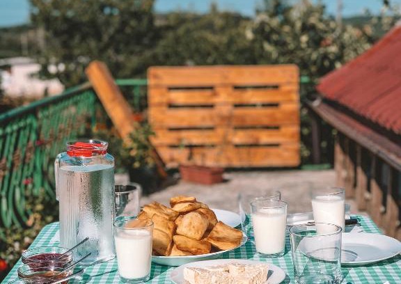 Puke House | N'konak Guesthouse