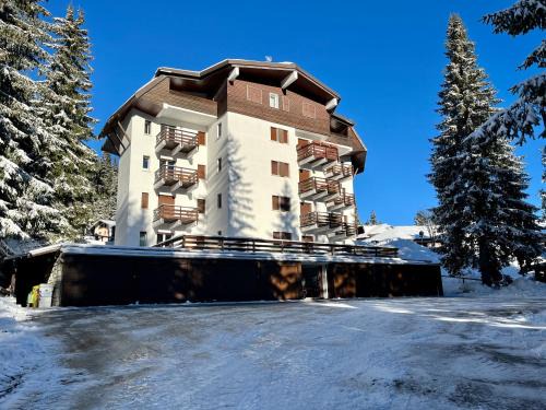 Campo Carlo Magno Apartment | Sunny two room apartment in Campo Carlo Magno