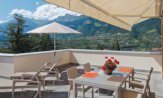 Merano Apartment | Vacation Apartment "Sauvignon" with Mountain View, Wi-Fi, Balcony, Terrace & Garden