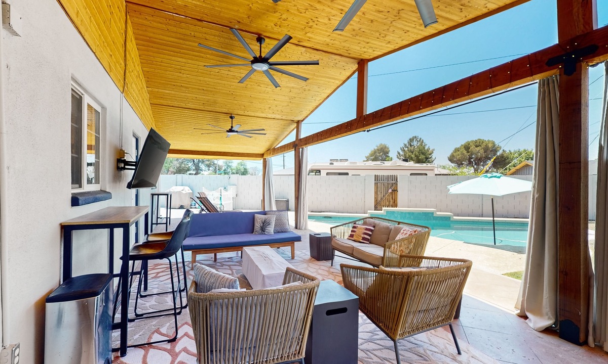 Scottsdale Country Acres House | Luxurious house with spacious outdoor patio, pool & hot tub