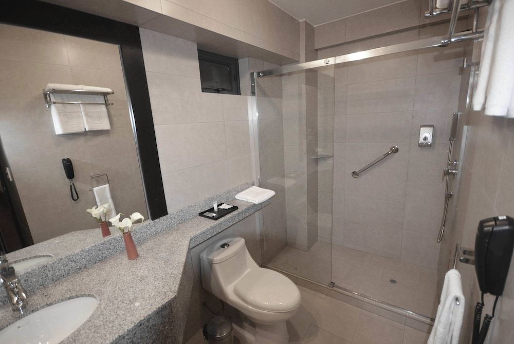 Photo of Bathroom in Victor Larco Herrera