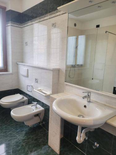 Photo of Bathroom in Dro