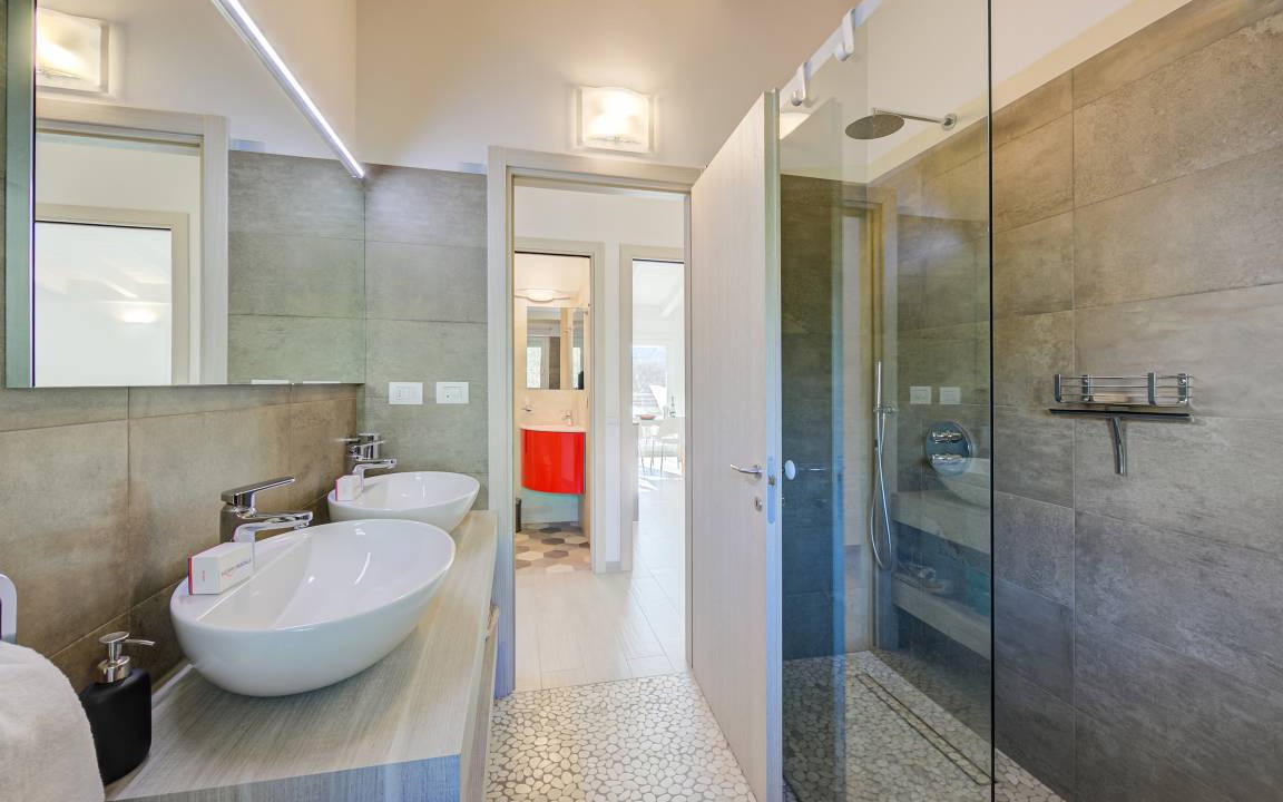 Photo of Bathroom in Dro