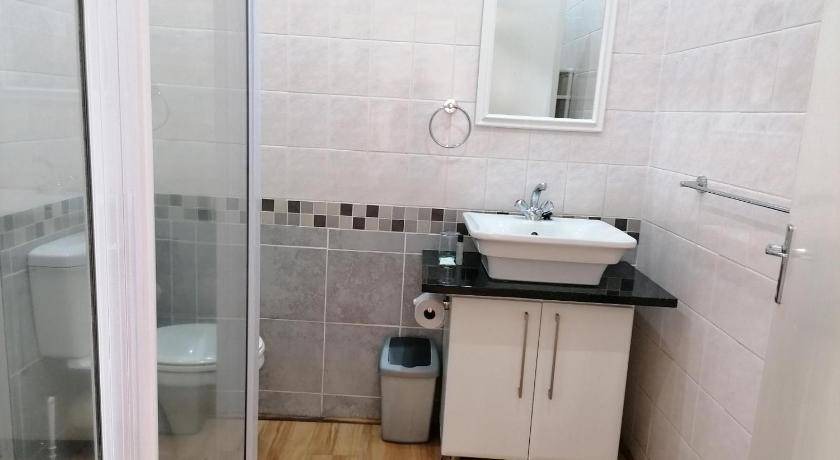 Photo of Bathroom in Leisure Crest