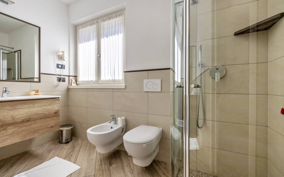 Photo of Bathroom in Dro
