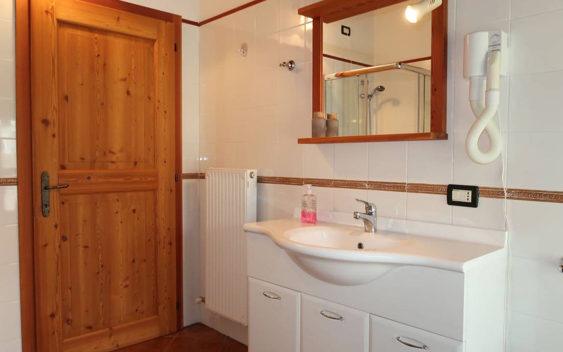Photo of Bathroom in Calceranica al Lago