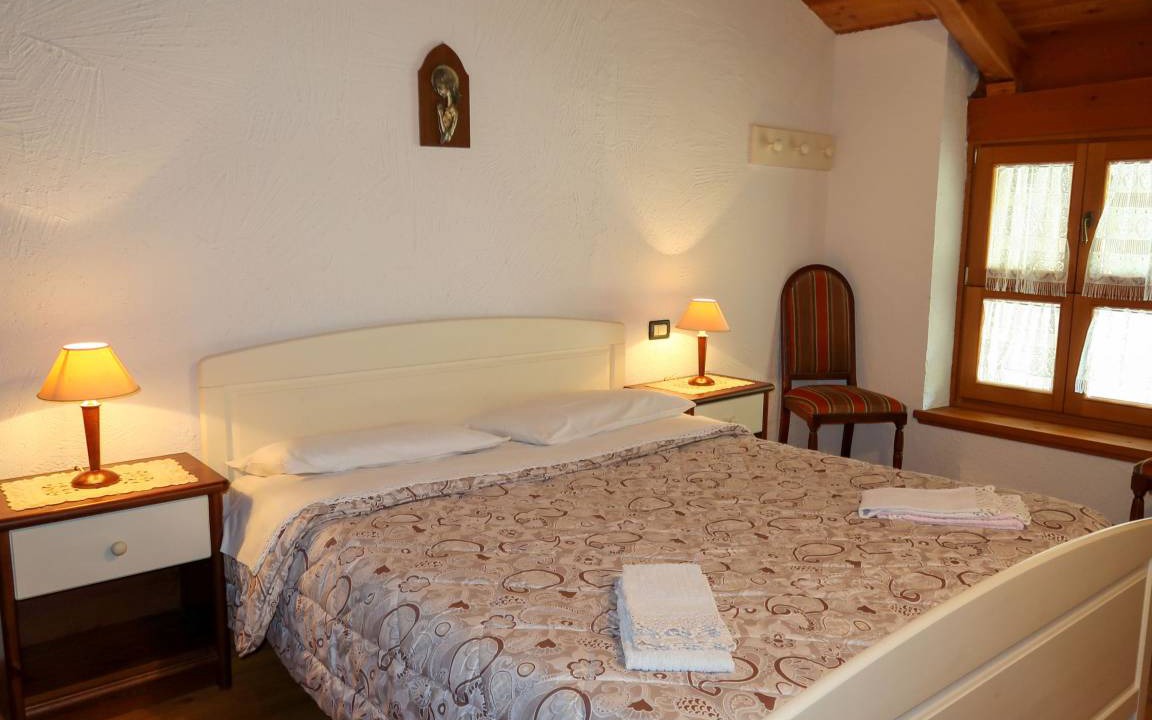 Photo of Bedroom in Calceranica al Lago