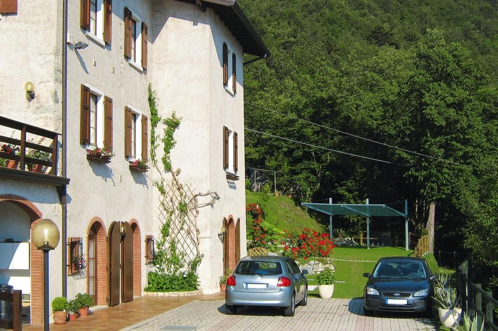 Photo of Buildings in Bolognano-Vignole