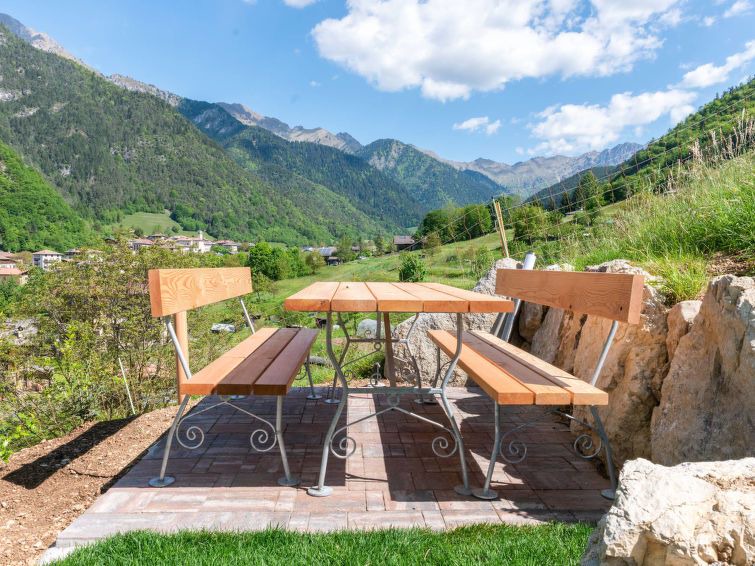 Photo of Patio Balcony in Enguiso