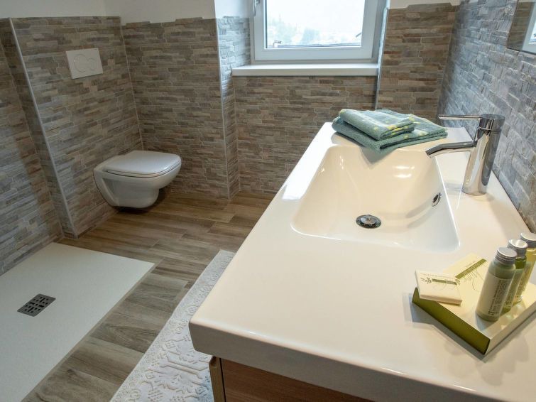Photo of Bathroom in Enguiso