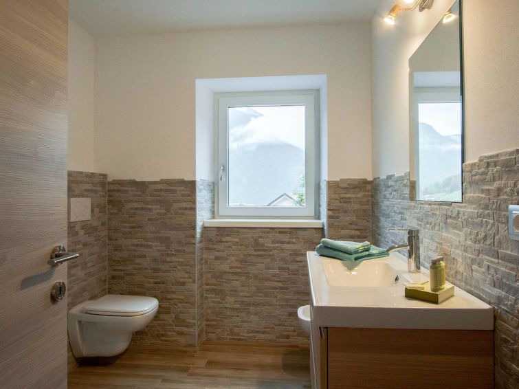 Photo of Bathroom in Enguiso