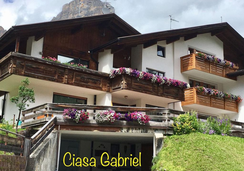 Photo of Buildings in Colfosco