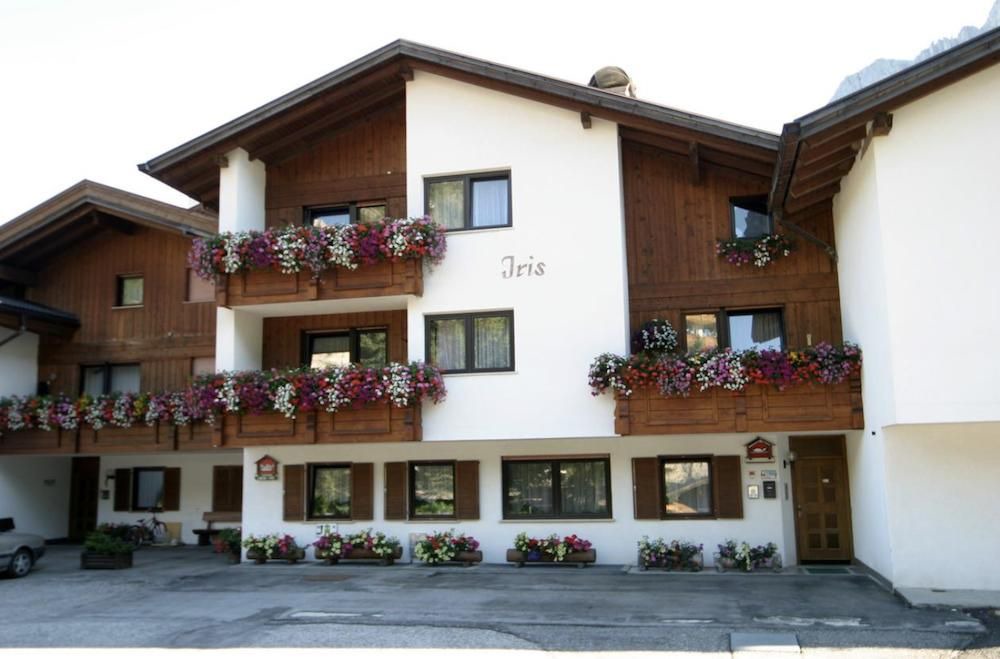 Photo of Buildings in Colfosco
