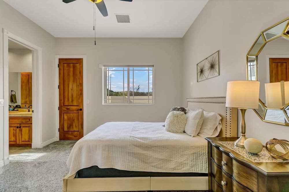 Photo of Bedroom in Firerock