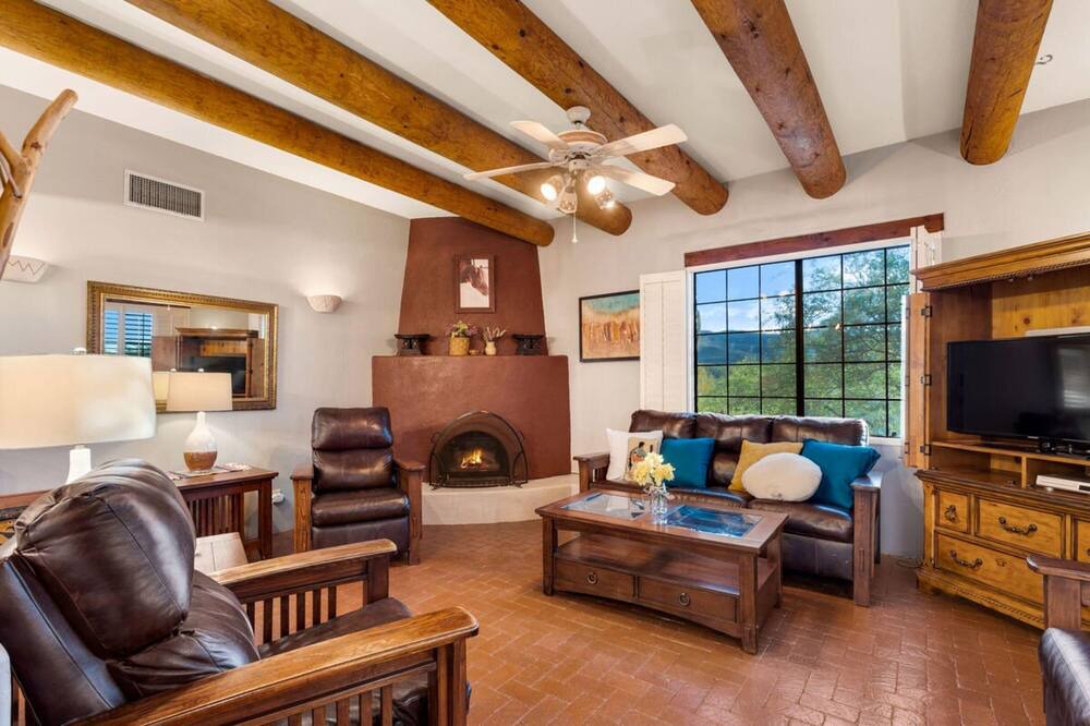 Photo of Livingroom in Continental Reserve