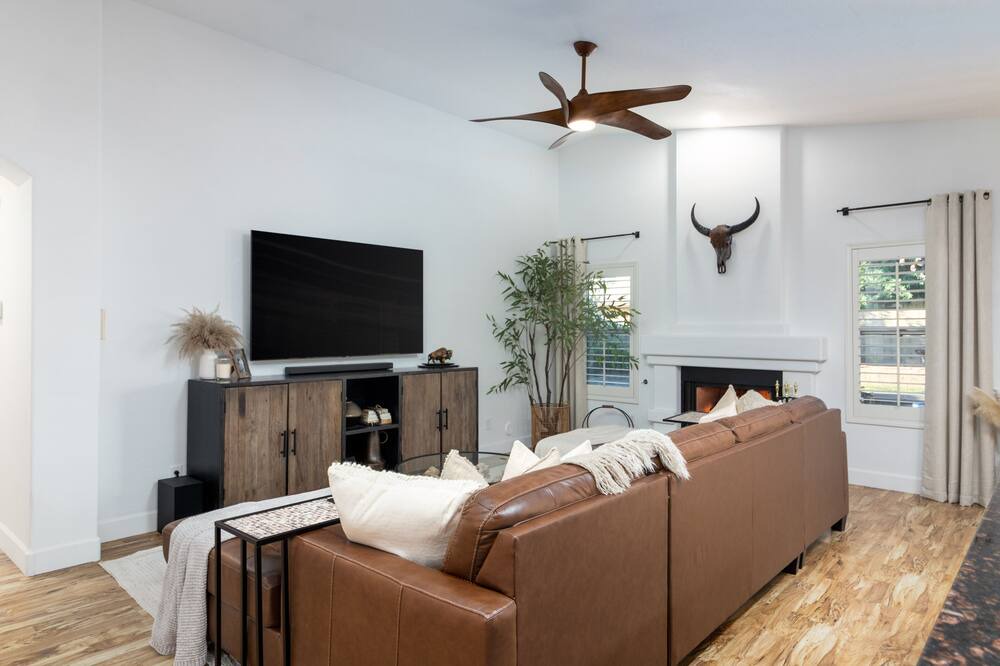 Photo of Bedroom in Paradise Valley Village