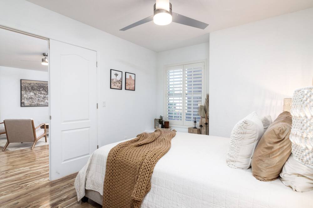 Photo of Bedroom in Paradise Valley Village