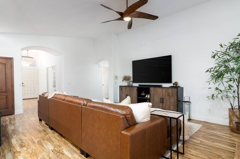 Photo of Bedroom in Paradise Valley Village